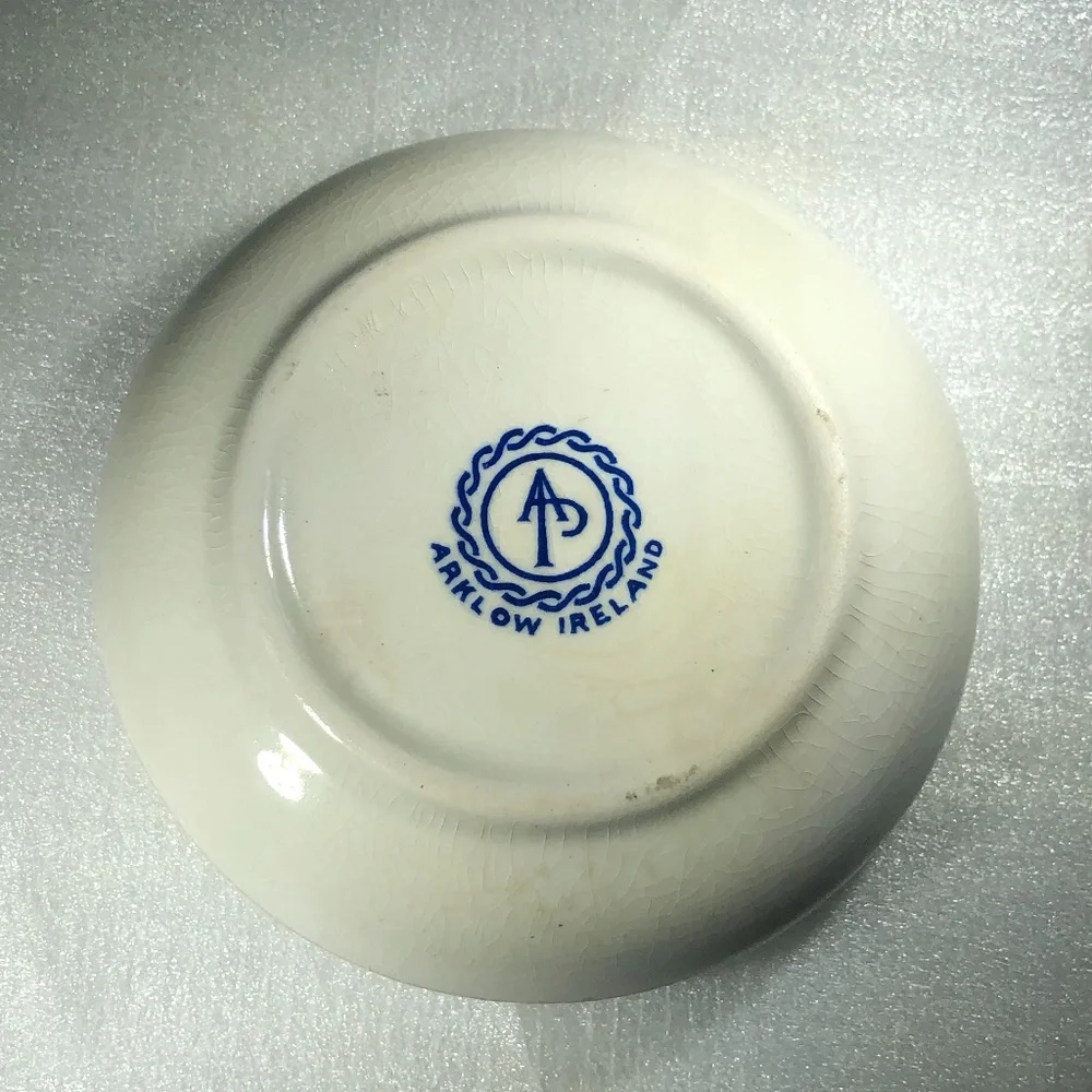 VINTAGE GREAT SOUTHERN HOTELS IRELAND WHITE CERAMIC WITH GOLD & BLUE ASHTRAY